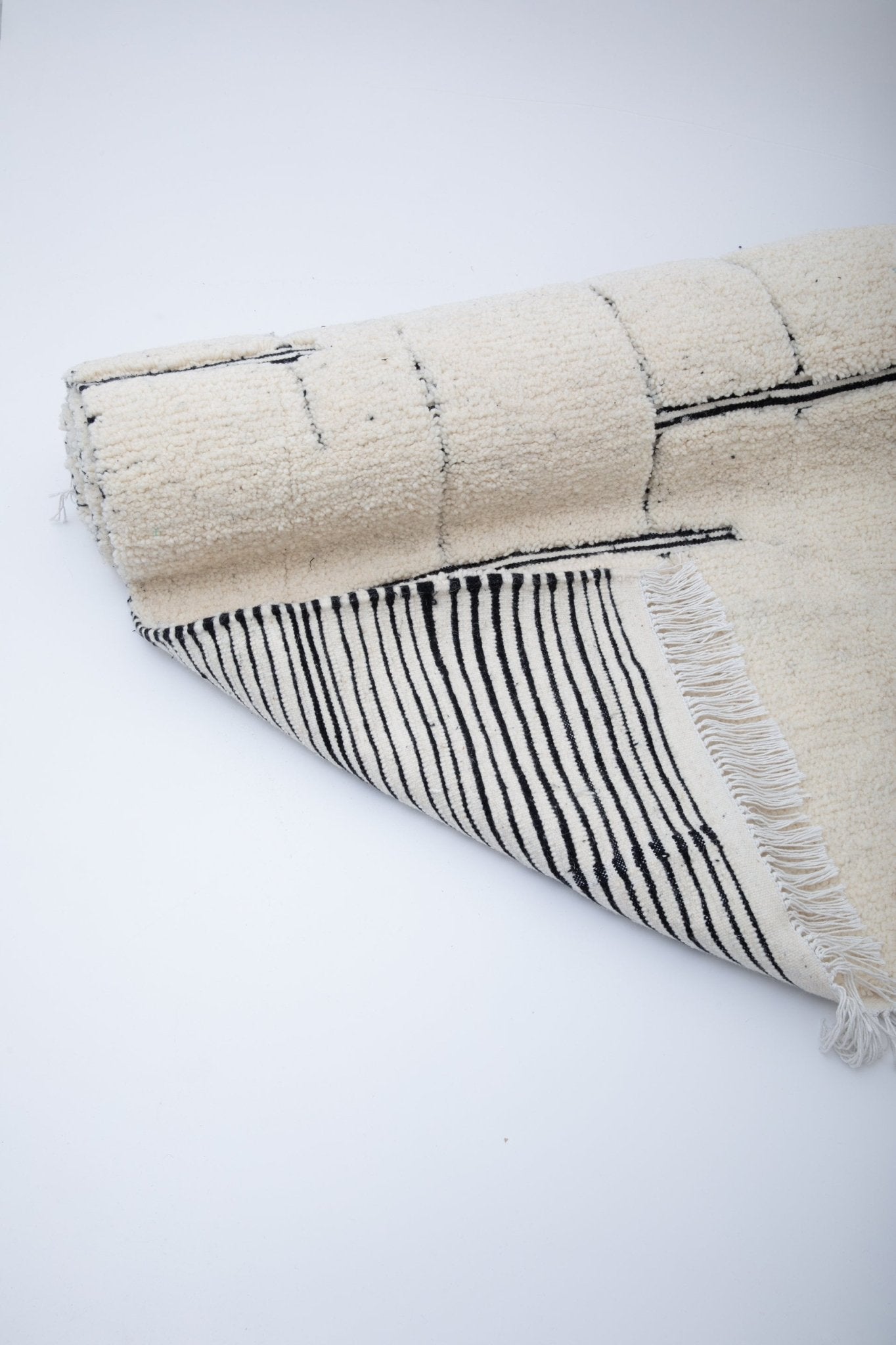 Authentic Handmade Beni Ouarain Rug 5x8 feet Classic Moroccan White Wool Rug with Geometric Patterns - Ethically Crafted by Berber Artisans